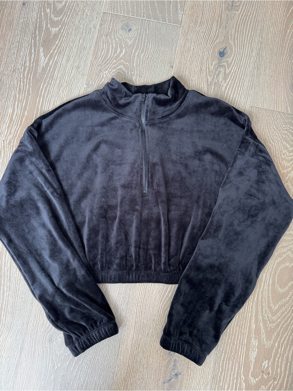 Bozzolo Black Cropped Half-Zip Velvet Pullover